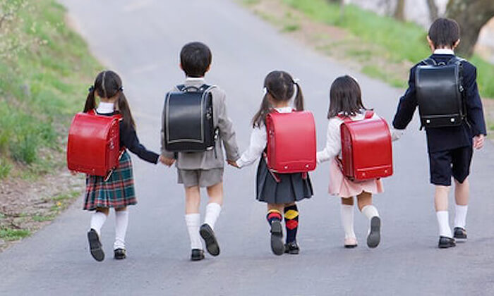 เดินไปโรงเรียน 